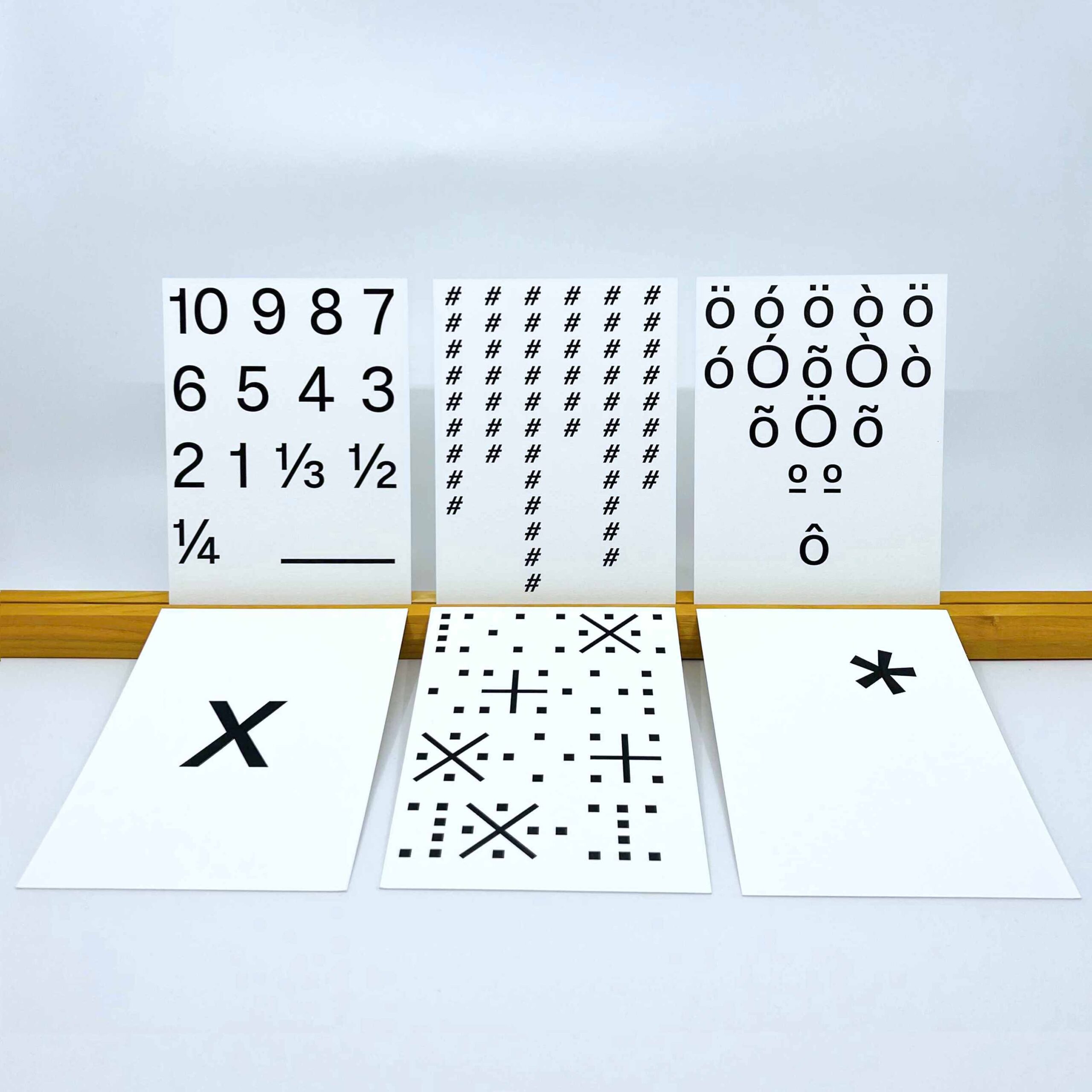 typografische motive auf postkarte