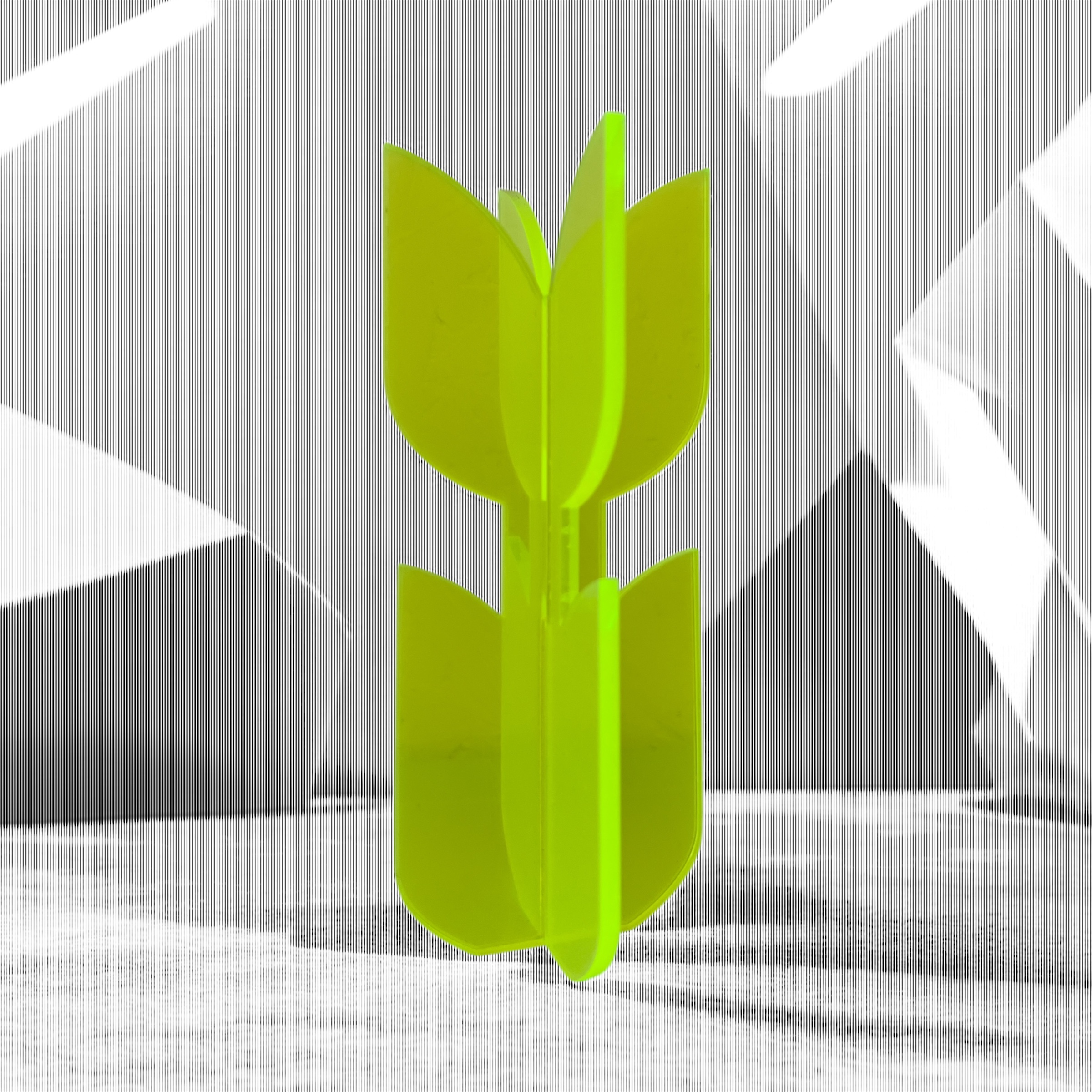 flowerpop neon green, acrylic tulip, Ein neon-gelbes, aus zwei Teilen zusammengestecktes Acryl-Blumenobjekt steht zentral im Bild. Das Objekt ist hochkant positioniert und zeigt vier geschwungene, symmetrische Blütenblätter, die sich im Kreuz verbinden. Die Oberfläche ist glatt und lichtdurchlässig, wodurch das Neonmaterial intensiv leuchtet. Der Hintergrund ist in Graustufen gehalten: abstrahierte, geometrische Formen und feine vertikale Linien schaffen eine futuristische, fast skulpturale Atmosphäre. Das leuchtende Acrylobjekt wirkt dadurch besonders brillant und modern.